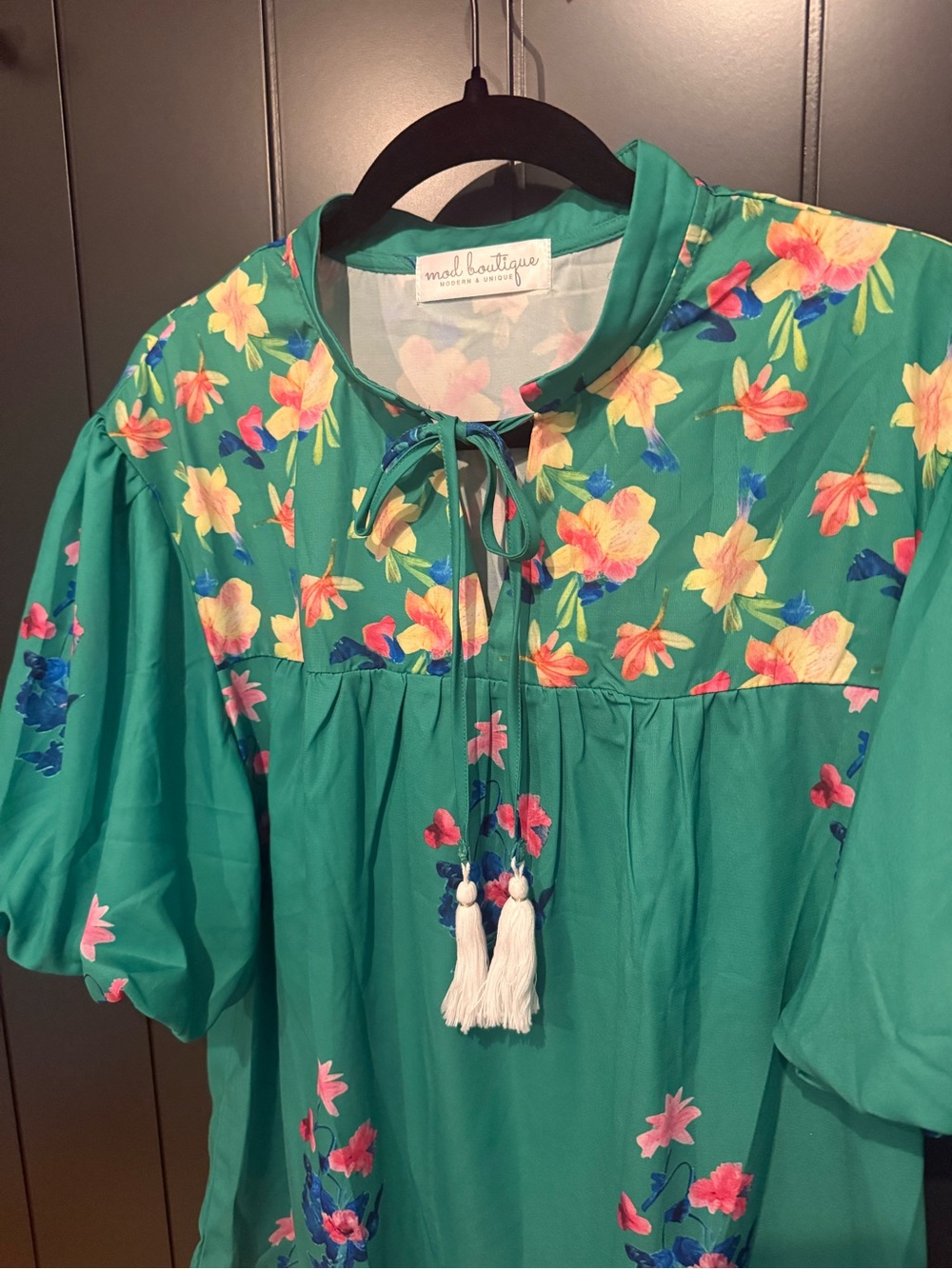 🪻Mod Boutique Women’s Green Floral Embroidered Peasant Top Boho Chic - Size L - Picture 4 of 10